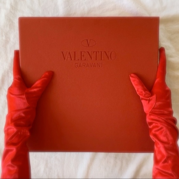 SHOE LOVE - AN UNBOXING STORY 👠 - Picture 3 of 5